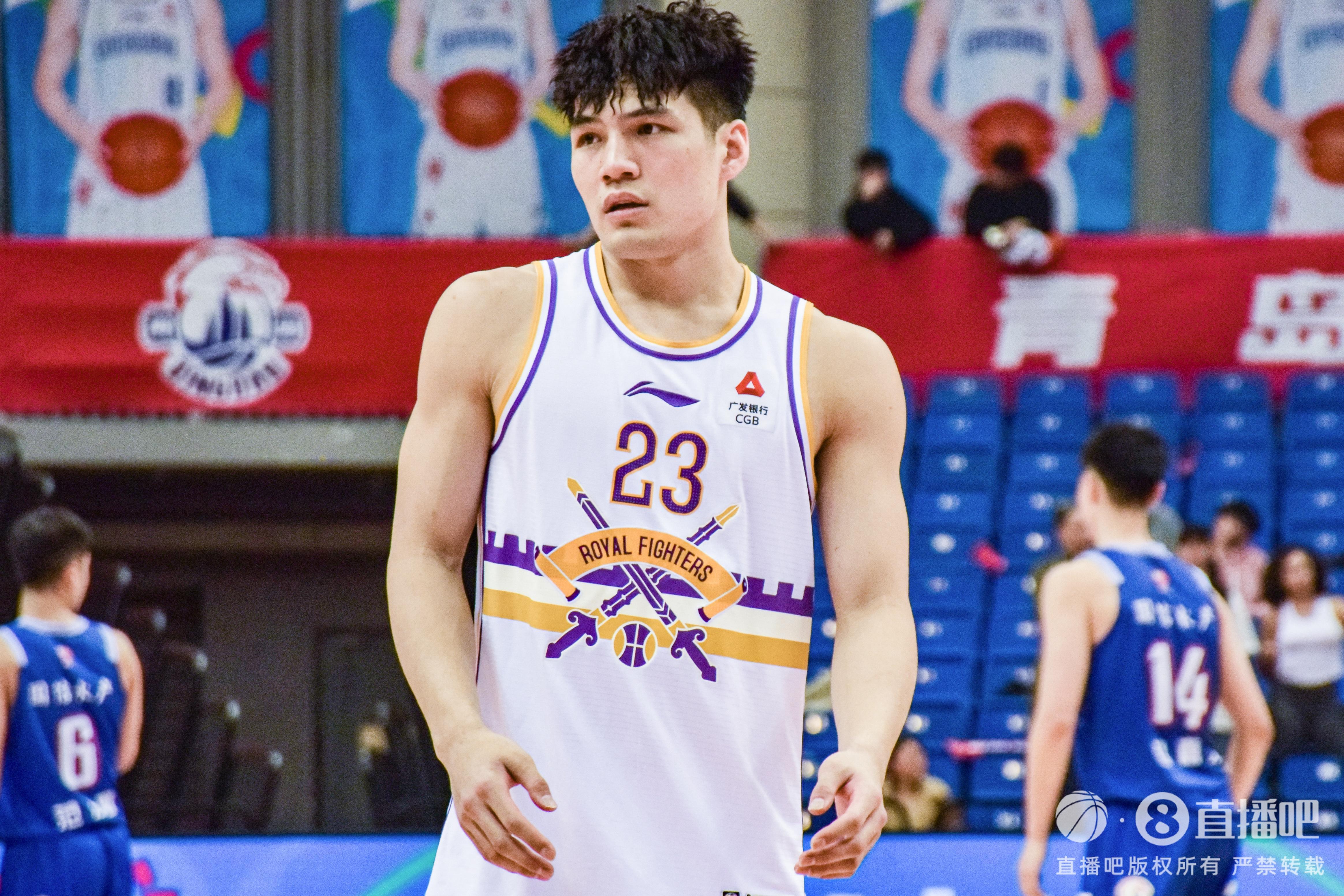 开云官网-媒体人：陈国豪获3年超级B类合同 广东用他换焦泊乔存在不确定性