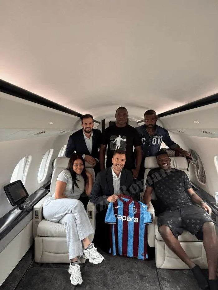 新的开始!官方:曼联门将奥纳纳租借加盟特拉布宗体育,租期一季