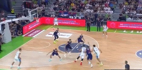 开云官方-休赛期更新武器库？勾手或成东契奇新杀招