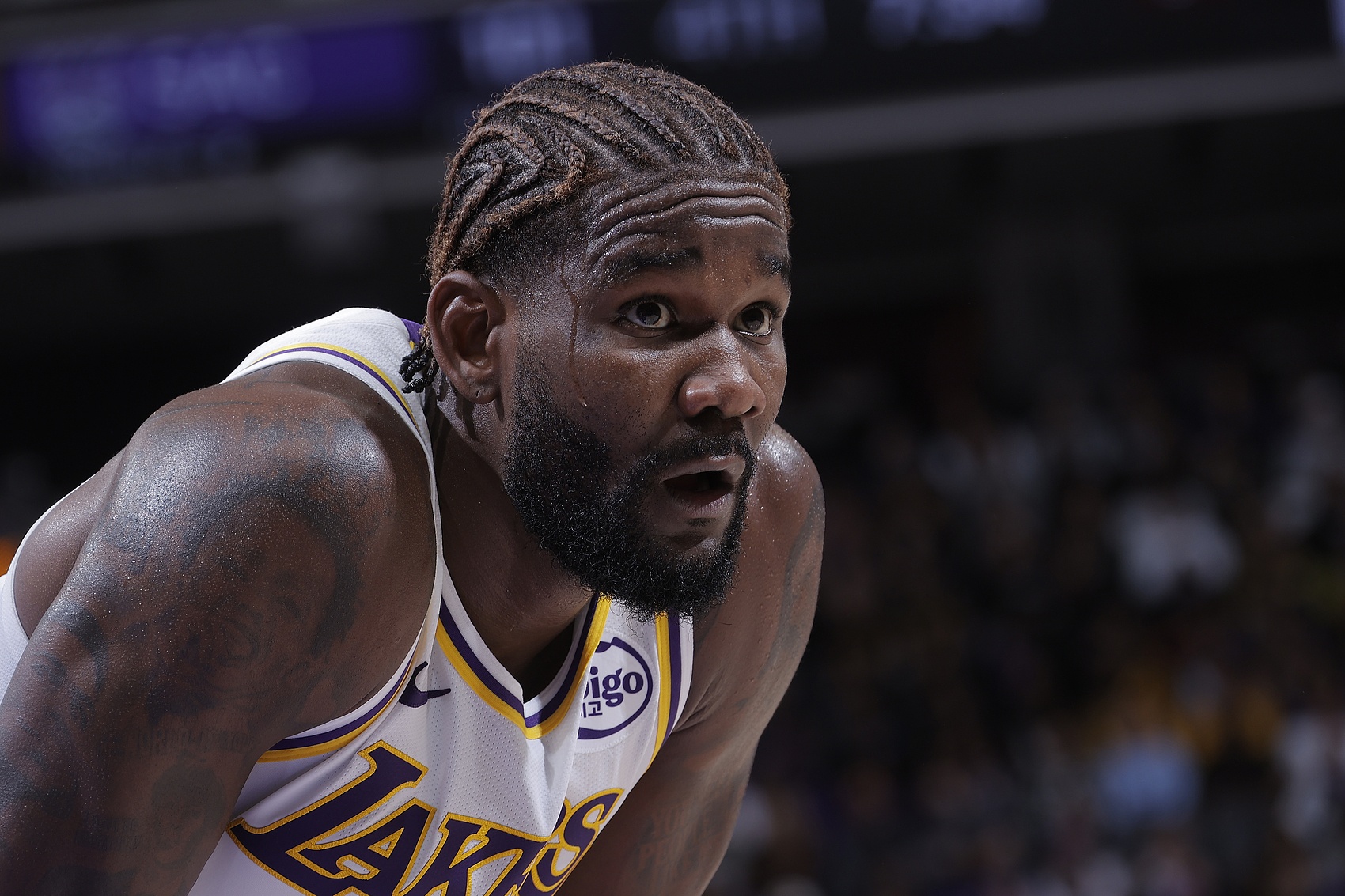 kaiyun-艾顿已引起湖人将帅不满!消息人士:内线球员排着队想搭档东契奇