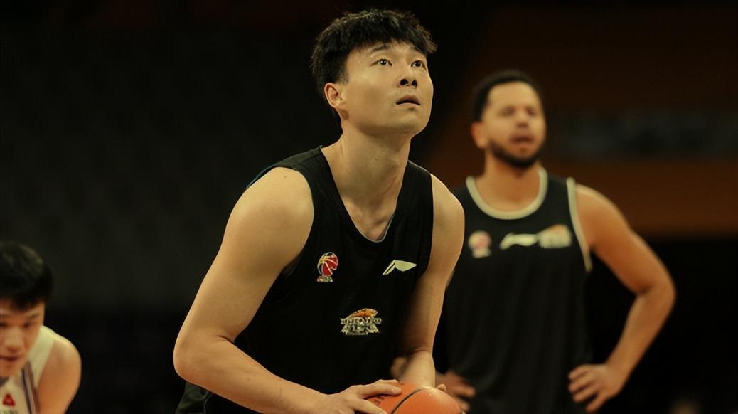 开云官网-赵继伟作壁上观！哈维首秀15分,布罗金顿现场学习,辽篮101:94北控