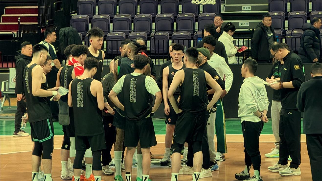 开云官网-赵继伟作壁上观！哈维首秀15分,布罗金顿现场学习,辽篮101:94北控