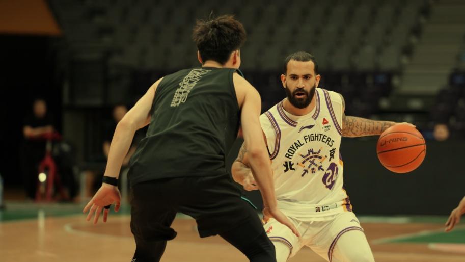 开云官网-赵继伟作壁上观！哈维首秀15分,布罗金顿现场学习,辽篮101:94北控