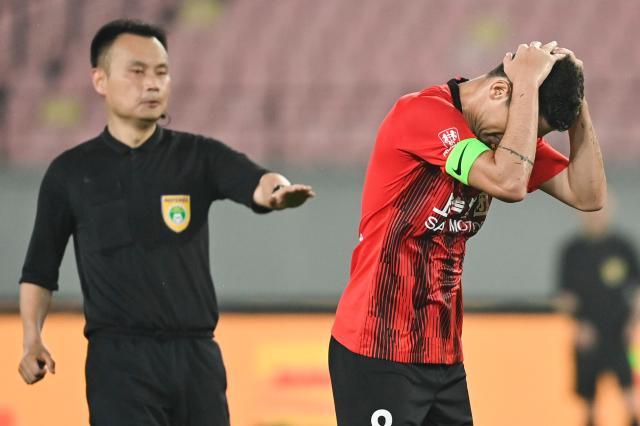 开云APP-海港狂射20脚未能进球 莱科迷信一套阵容彰显弊端